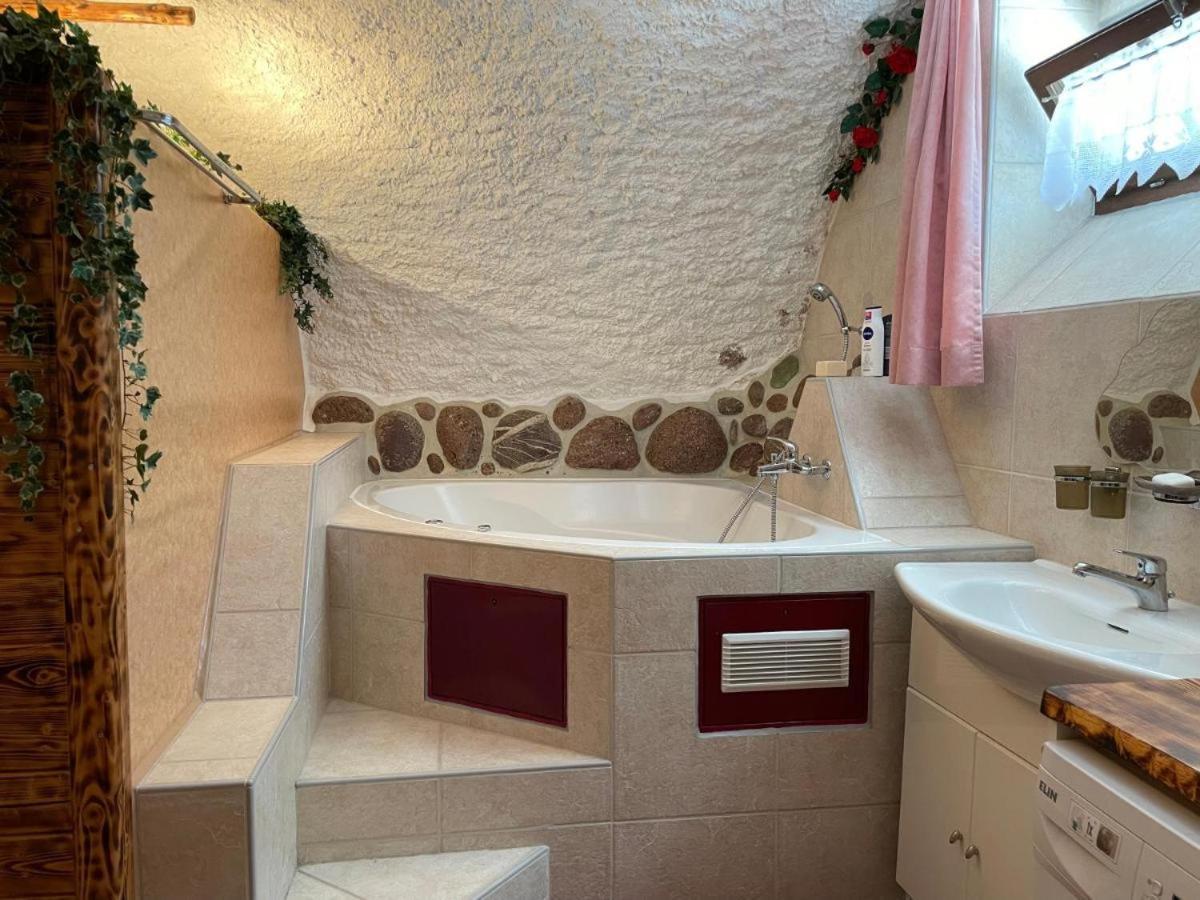 Casa Job - Gasthaus - Sauna, Whirlpool - Trun Esterno foto