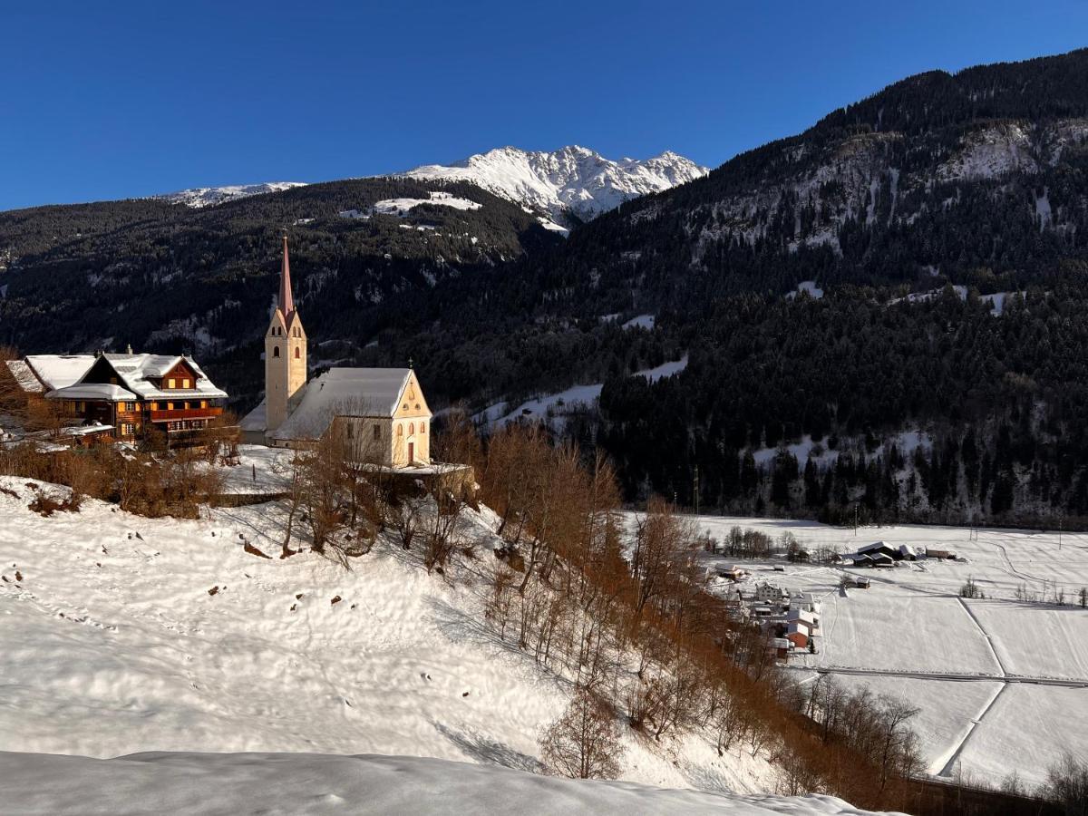 Casa Job - Gasthaus - Sauna, Whirlpool - Trun Esterno foto