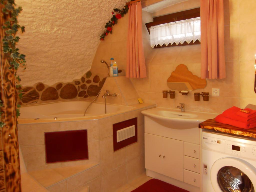 Casa Job - Gasthaus - Sauna, Whirlpool - Trun Esterno foto